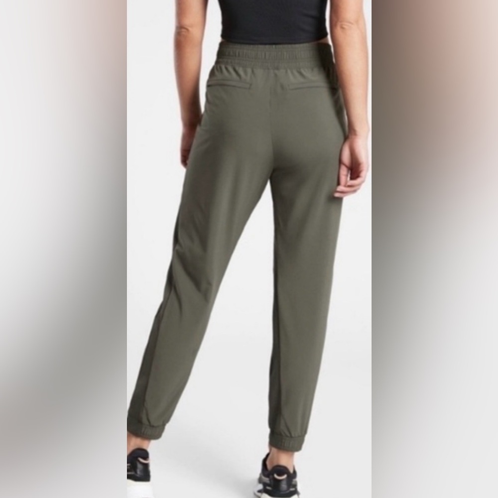 Athleta Textured Brooklyn Jogger in Olive Green Gray - Picture 2 of 8